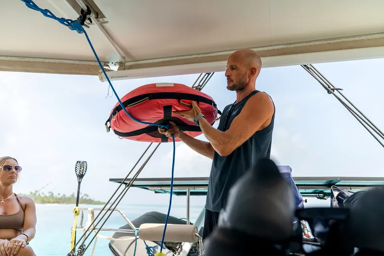 The instructor shows the freediving buoy before the session in the water.